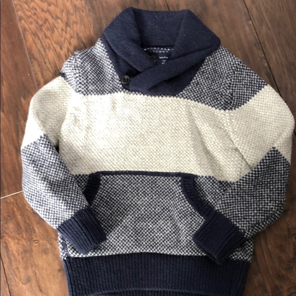 Gap sweater
